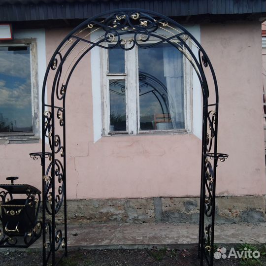 Арка садовая кованая
