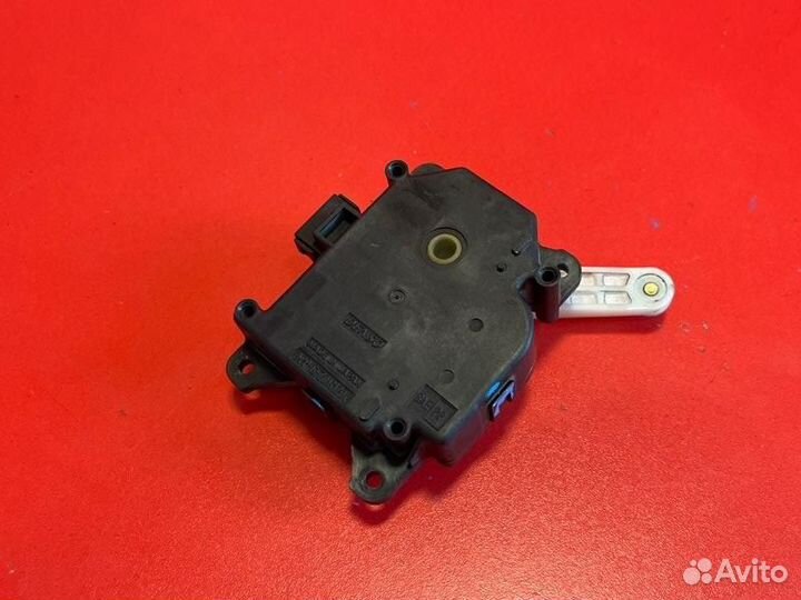 Сервопривод заслонок печки Toyota Avensis ZZT251L