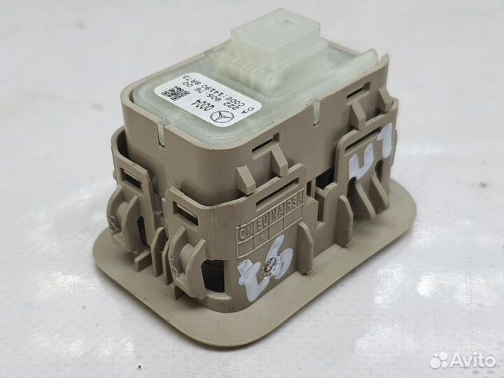 Кнопка открывания багажника Mercedes-Benz C W205