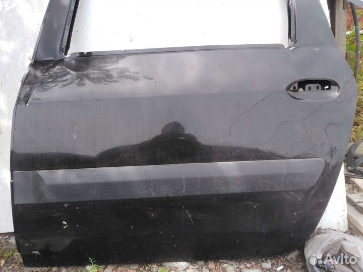 Задняя дверь на LADA largus