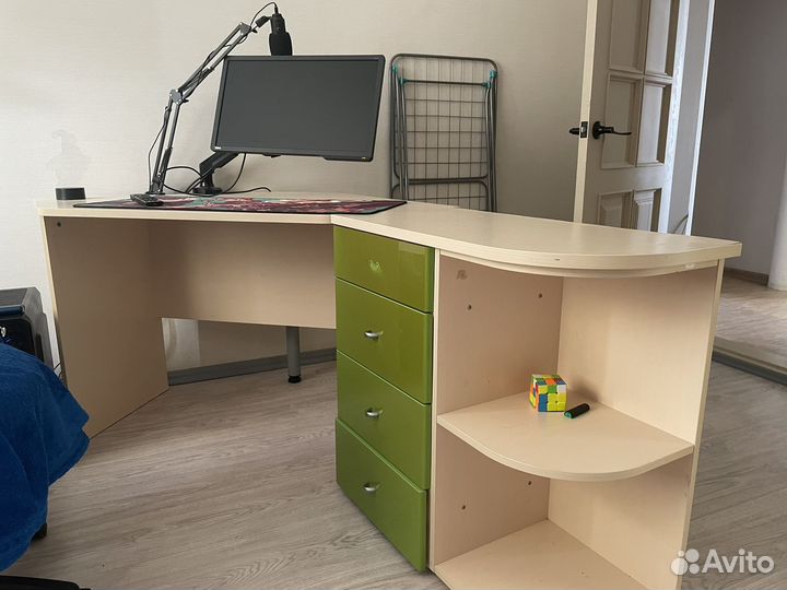 Стол компьютерный угловой