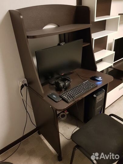 Стол компьютерный