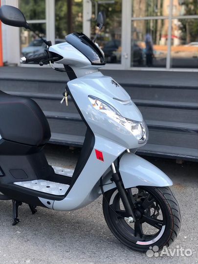 Скутер Peugeot Kisbee 50