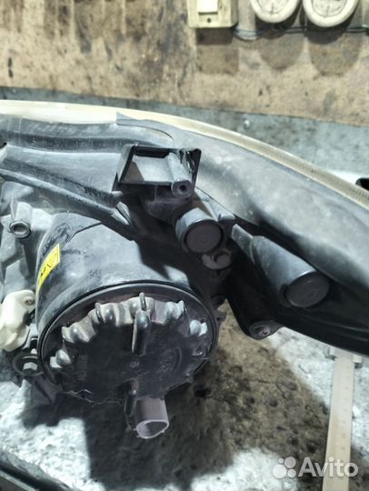 Фара,toyota wich 20 кузов