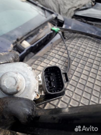 Cadillac SRX стеклоподъемник передний