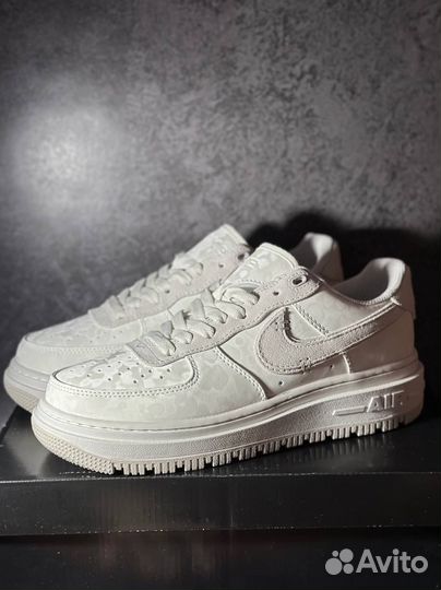 Кроссовки Nike Air Force 1 Luxe Summit White Sneak