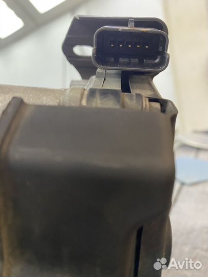 Генератор Nissan Serena C26