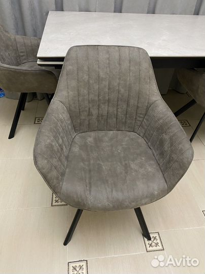 Стол со стульями