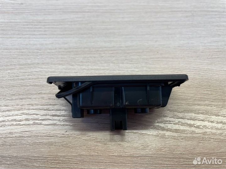 Плафон подсветки номера Volkswagen Polo