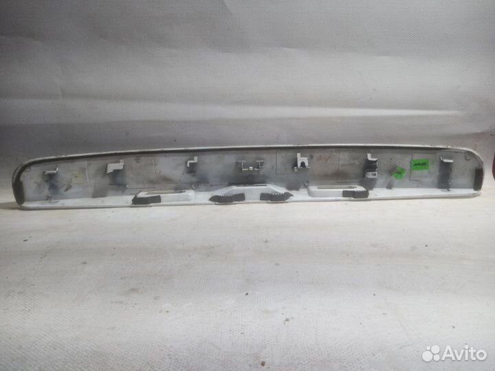 Накладка двери багажника задняя Nissan Qashqai J10