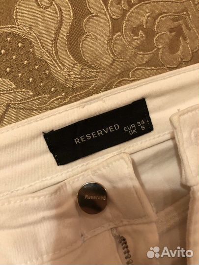 Белые джинсы