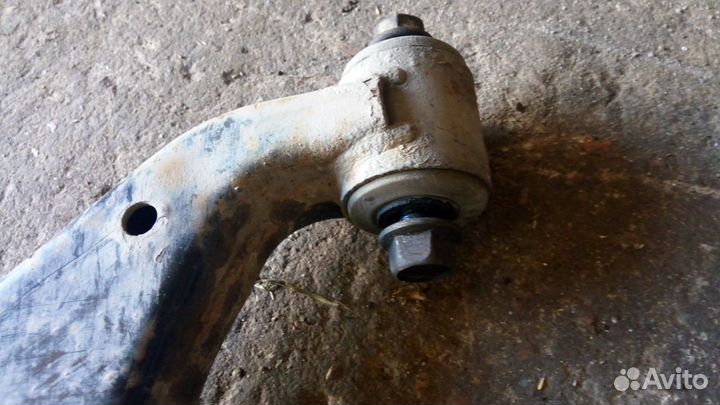 Hyundai i30 передний левый рычаг