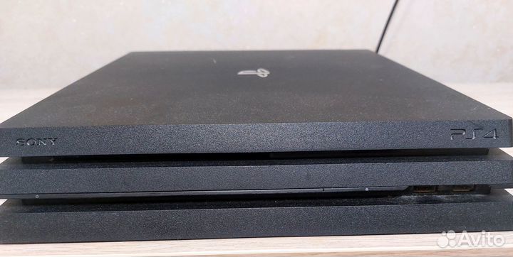 Игровая приставка ps4 pro 1tb