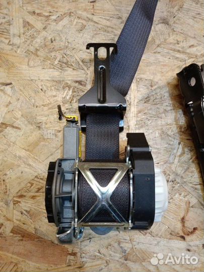 Ремень безопасности передний правый Ford Explorer