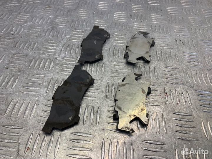 Пластина суппорта передняя Honda Jazz GD L13A 2006