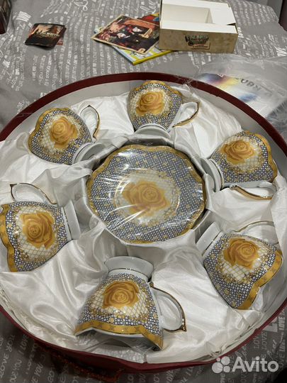 Фарфоровый чайный сервиз