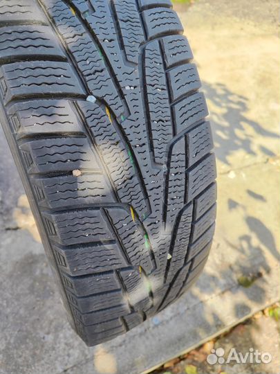 Kumho I'Zen KW31 215/70 R16 100