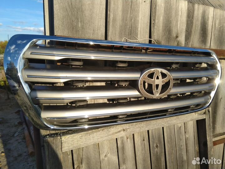 Решетка радиатора toyota Land cruiser 200