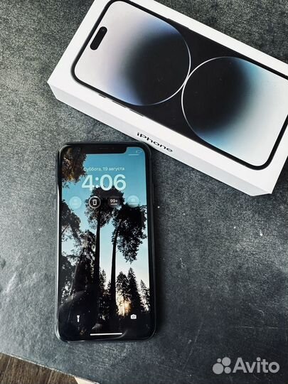 Телефон iPhone 11