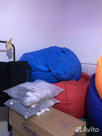 Женские вещи пакетом и пуфики