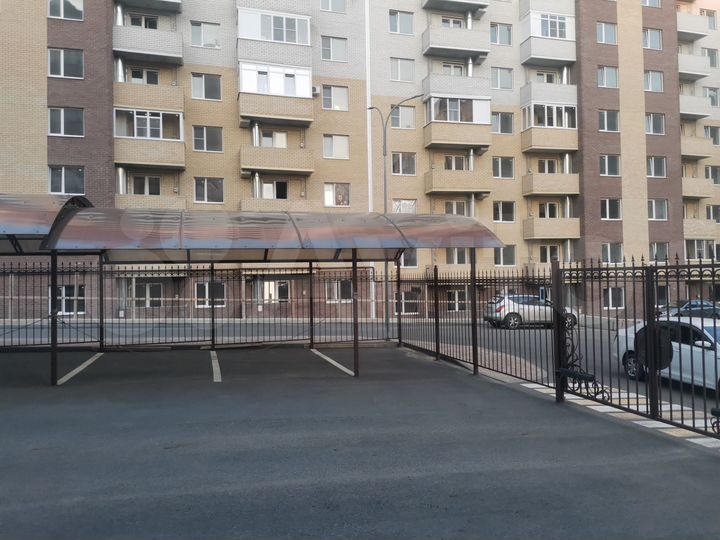 Машиноместо, > 30 м²