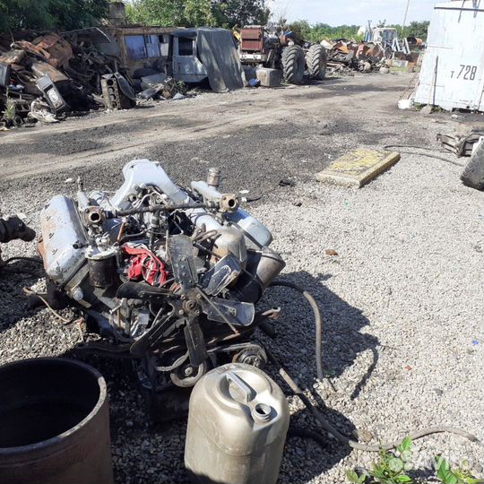 Грузовики и спецтехники