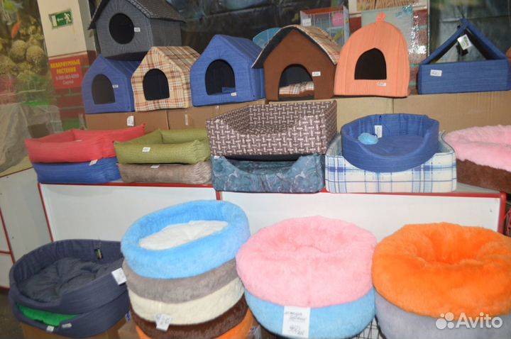 Лежанки, когтеточки, игрушки