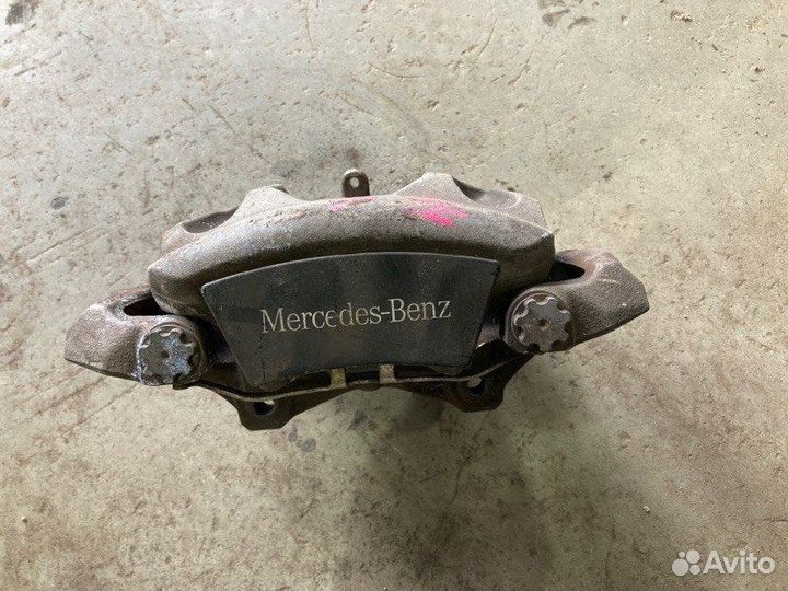 Суппорт передний правый Mercedes-Benz E-Class W212