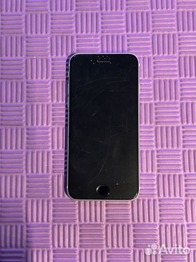 iPhone SE, 128 ГБ