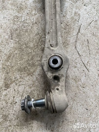 Передний правый рычаг Mercedes W213 2018г