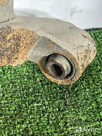 Кулак поворотный задний Toyota Celica ZZT231