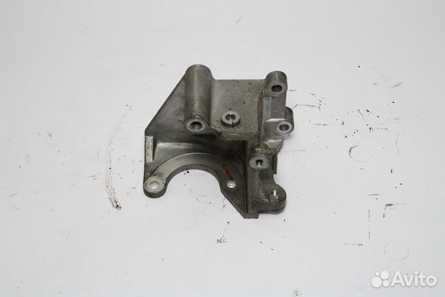 Кронштейн насоса гур 4450A269 Mitsubishi Pajero