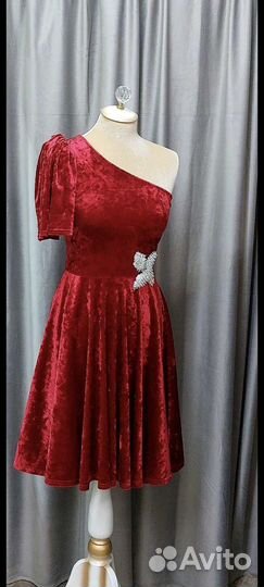 Красное бархатное Платье