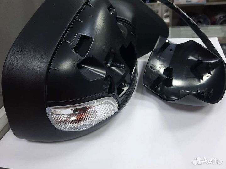 Зеркало правое Logan 2018 электро с повторителем