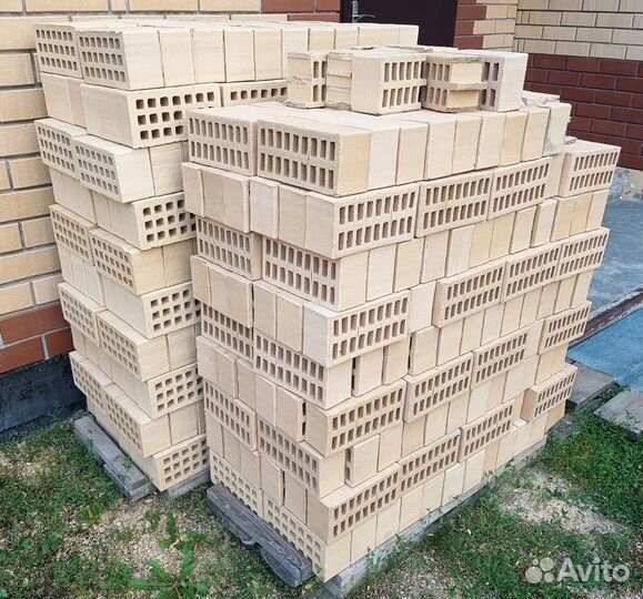 Кирпич облицовочный, труба чугунная, скобы метал