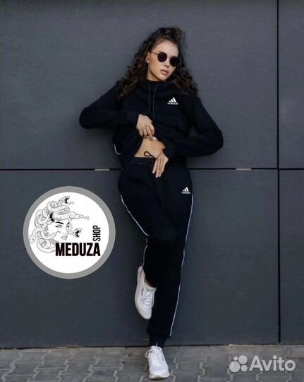 Костюм женский спортивный