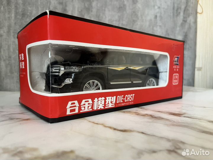 Модель toyota land cruiser 200 1:24
