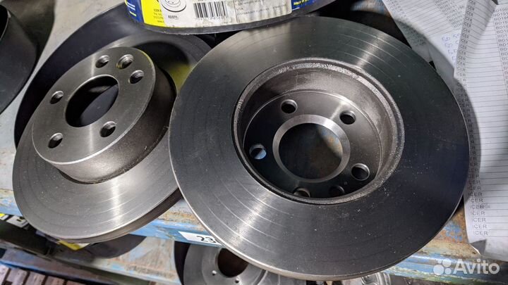 Тормозные диски передние 2 шт VW caravelle IV