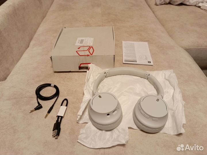 Наушники Sony WH-CH720N белый