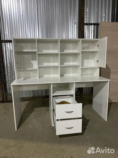 Письменный стол