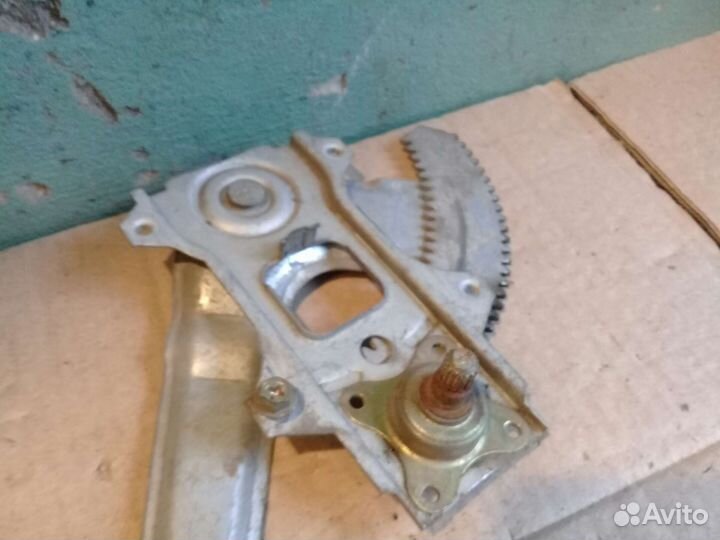 Задний левый мех. Стеклоподъемник Nissan AD Y10