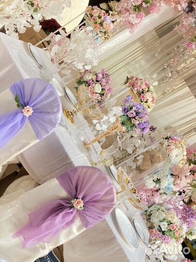 Столы стулья посуда