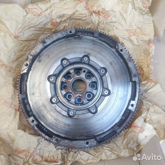 Двухмассовый маховик 06J105266H