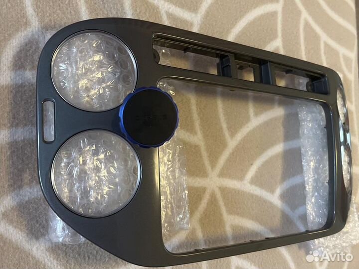 Штатная магнитола на volkswagen tiguan1 и рамка