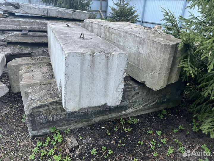 Бетонные блоки и обрезки плит даю 5 т кто заберет
