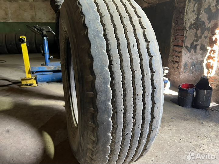 Грузовая шина бу 425 65 R22.5 Bridgestone