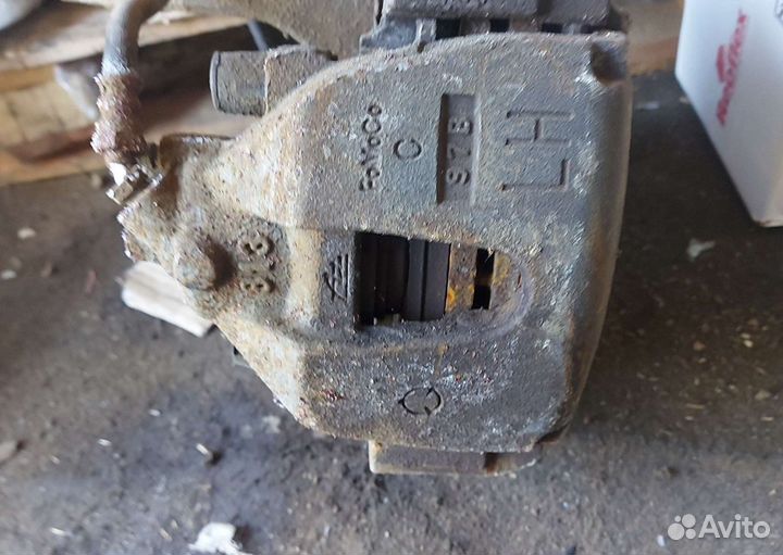 Суппорт передний Мазда 3 bl