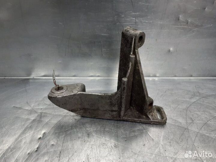 Кронштейн гидроусилителя Volkswagen Passat B3