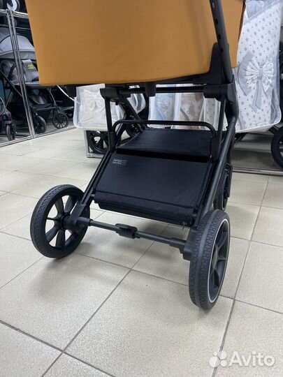 Детская коляска 3 в 1