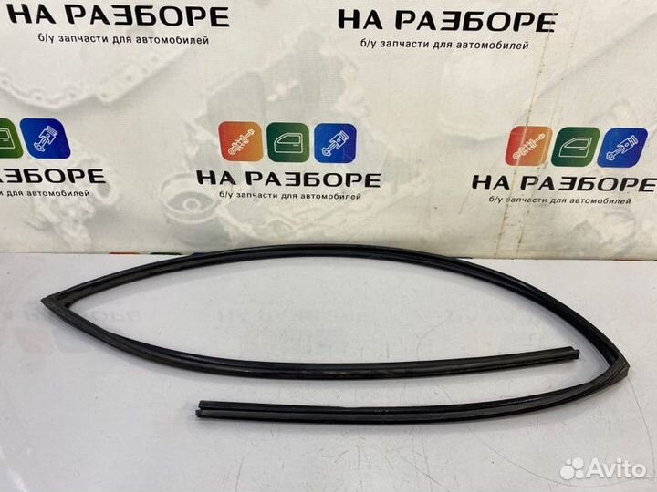 Уплотнительная резинка стекла двери передняя
